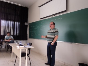 Professores Vicente Marçal e Ricardo Tassinari ministrando minicurso